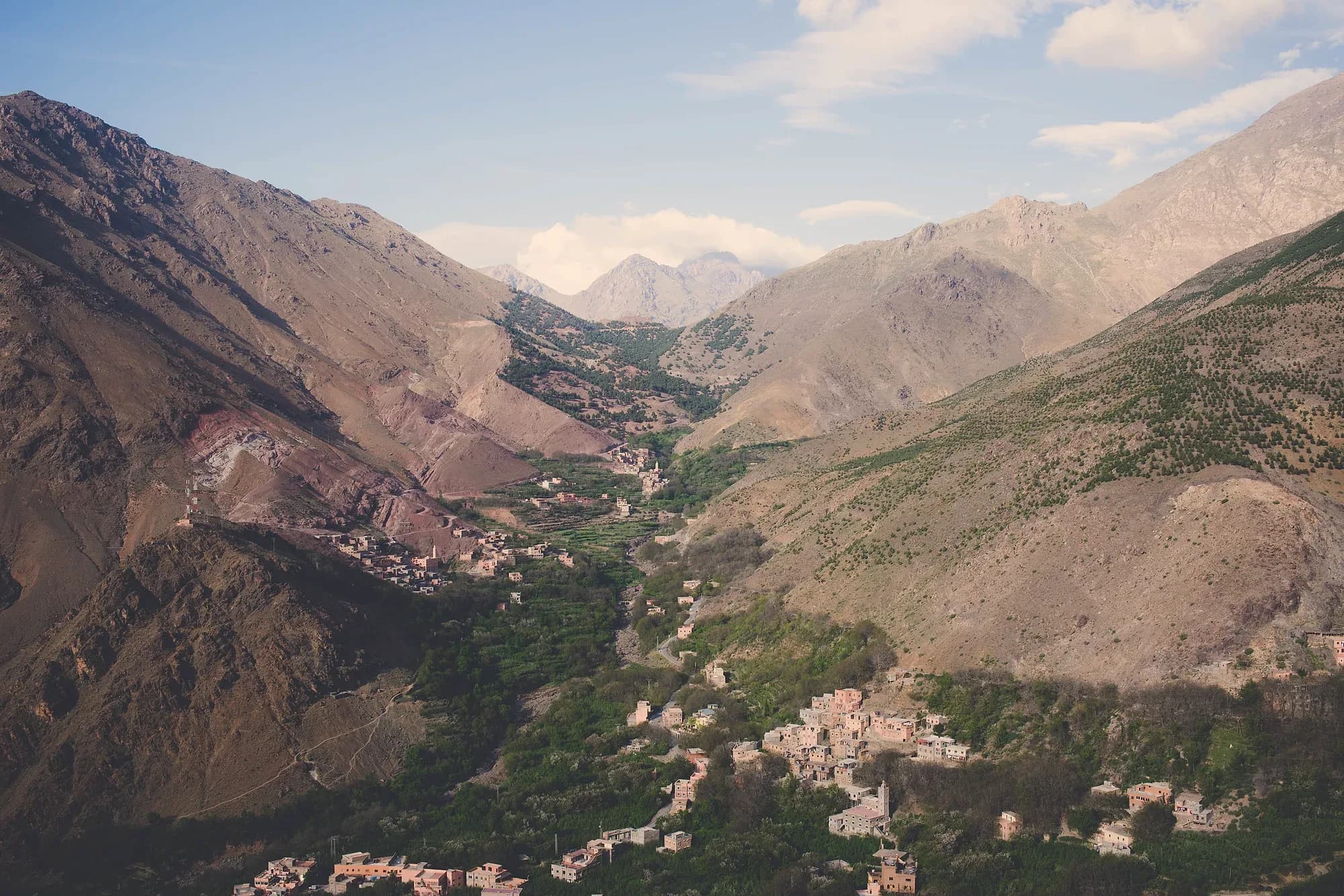 Valle de Imlil con aldeas y cultivos en terrazas entre las montañas del Alto Atlas