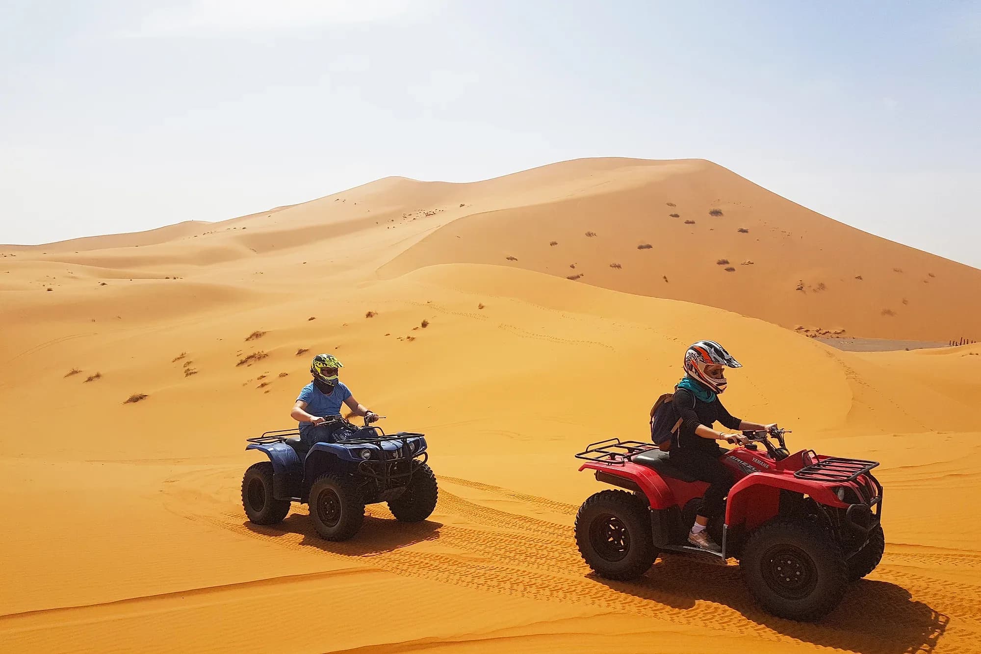 Dos quads recorriendo las dunas de Erg Chebbi en Merzouga