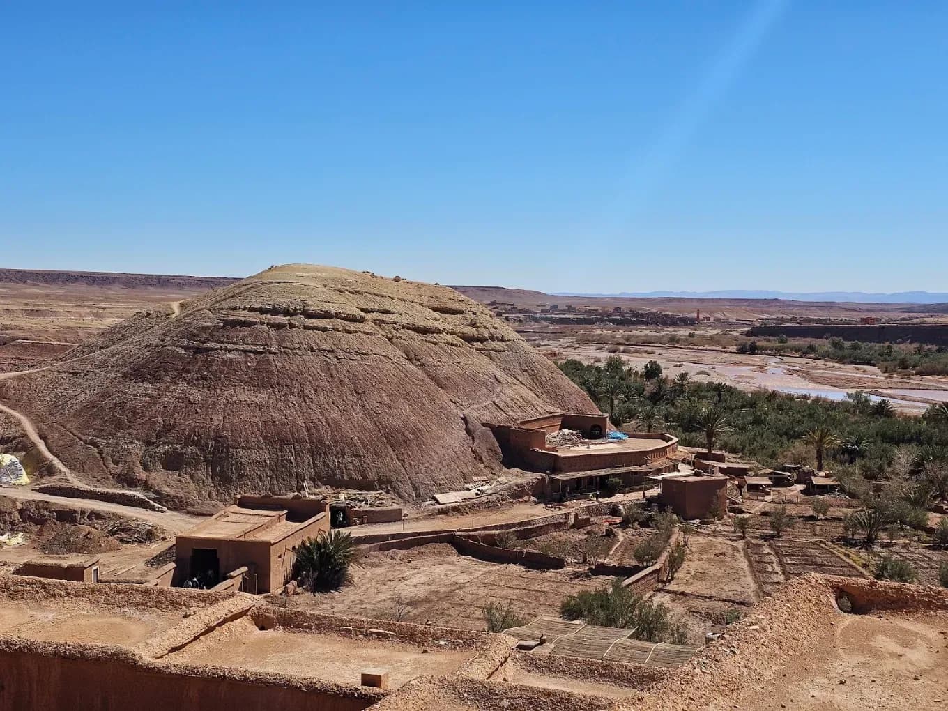 Granero y vista desde lo alto del ksar de Aït Ben Haddou