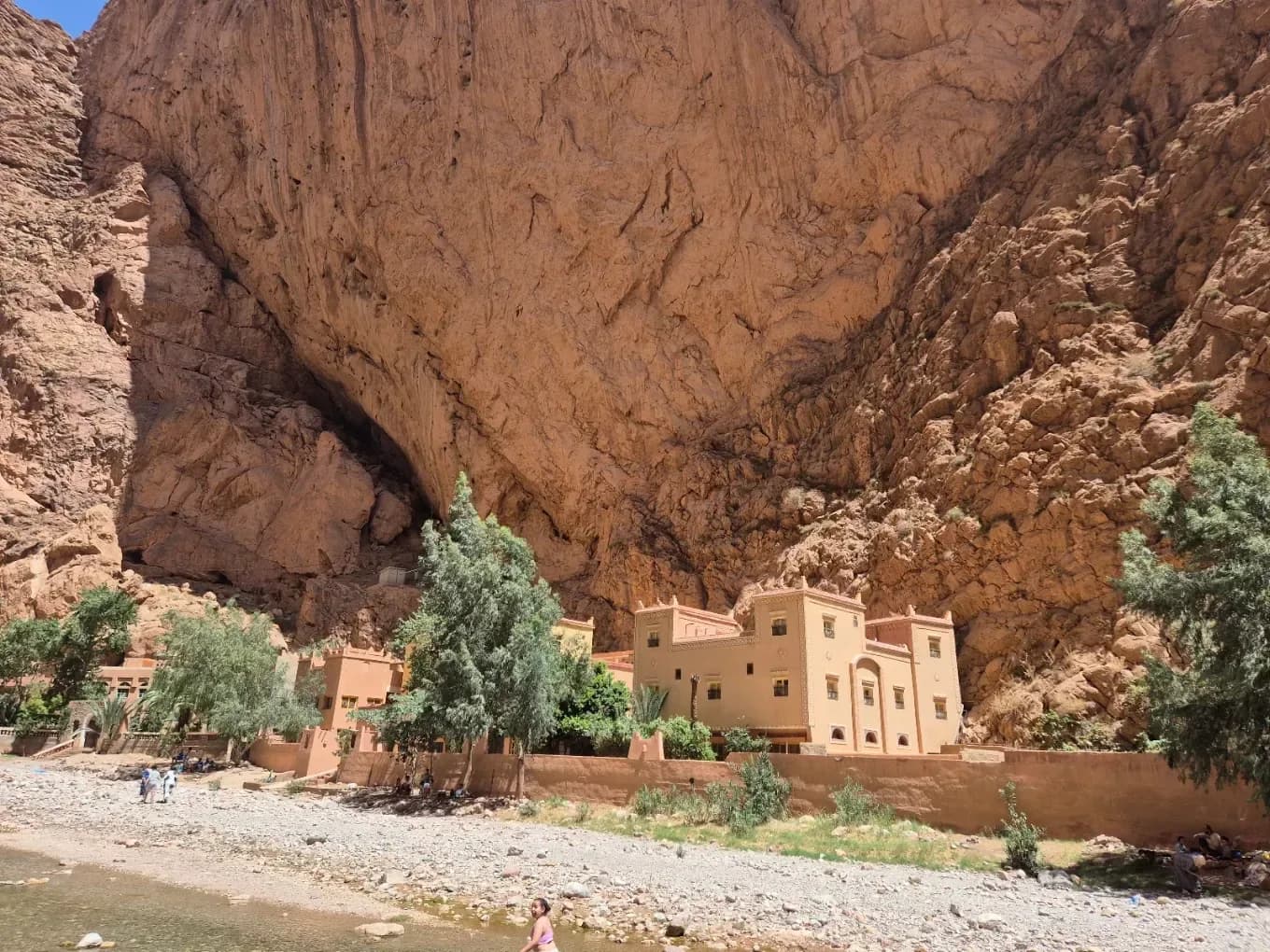 Kasbah below the Todra cliffs