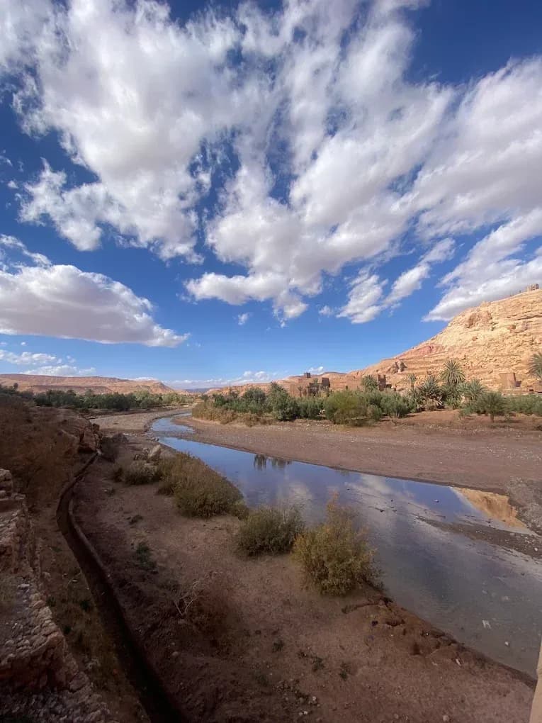 Río y valle cerca de Aït Ben Haddou